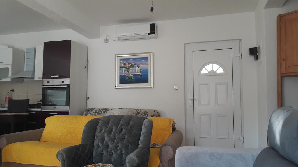 Apartments Nikola Pucisca Εξωτερικό φωτογραφία